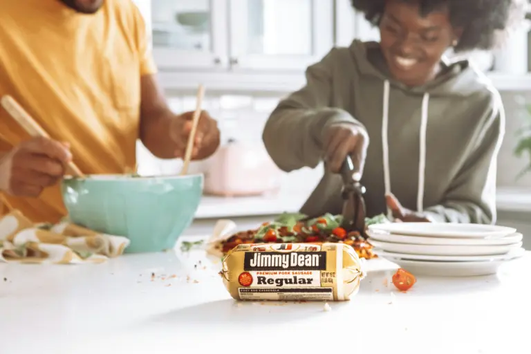 NZ meal kit allergen disclosure product page showing allergens, ingredients, dietary filters, cross-contact warning, and subscription meal selection.